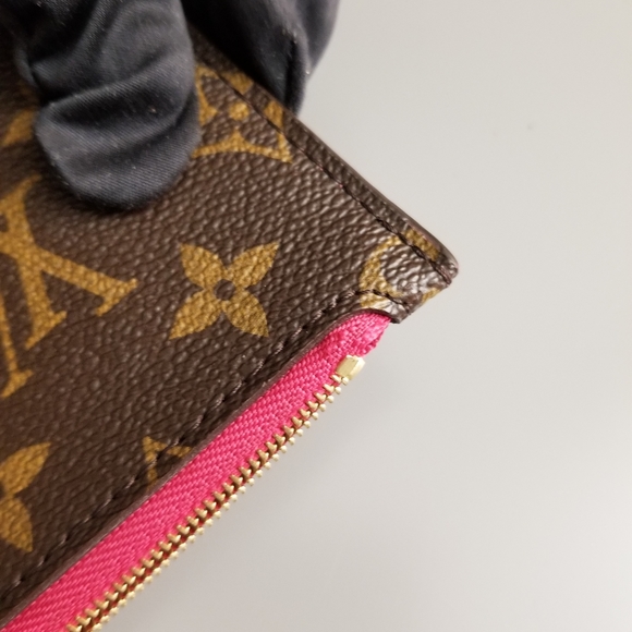 LOUIS VUITTON Classic Monogram Neverfull pouchette - Picture 13 of 13